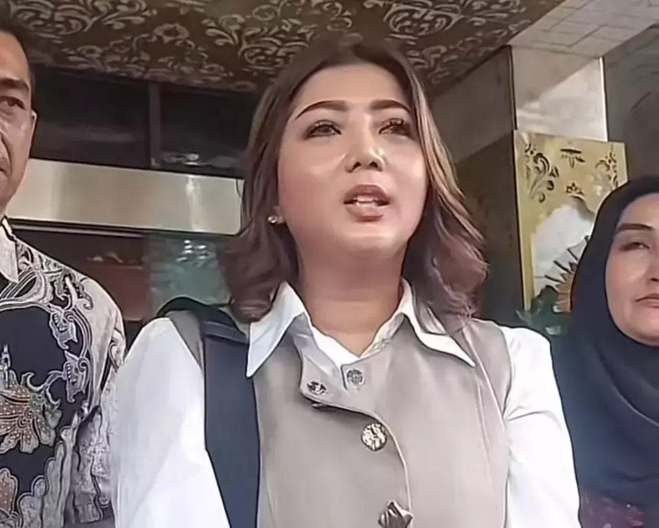 "Teh Novi Sampaikan Rasa Kehilangan atas Wafatnya Alvin Lim"