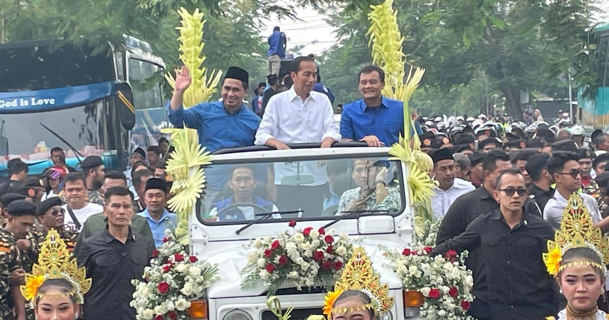 Jokowi Obrak Abrik Kandang Banteng