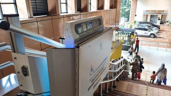 Lift Tangga di Stasiun Cikini Permudah Akses Difabel dan Lansia