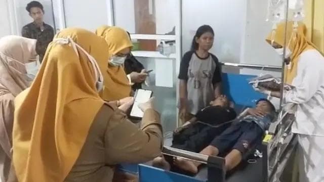Diduga Keracunan MBG di Cakung, Sejumlah Siswa Dilarikan ke Rumah Sakit