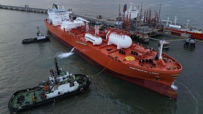 Kilang AS Kesulitan Menyerap Lonjakan Minyak Venezuela, Stok Melonjak