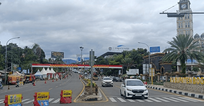 Polisi Berlakukan One Way Puncak Bogor Arah Jakarta Siang Ini
